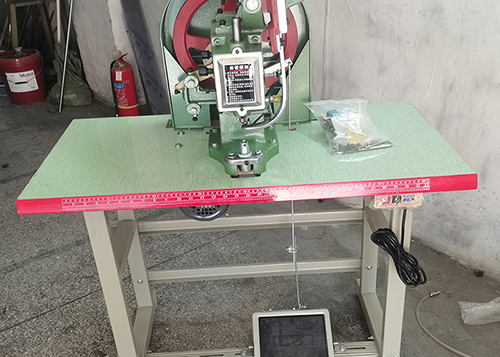 小型雞眼機(jī)電路板雞眼機(jī)